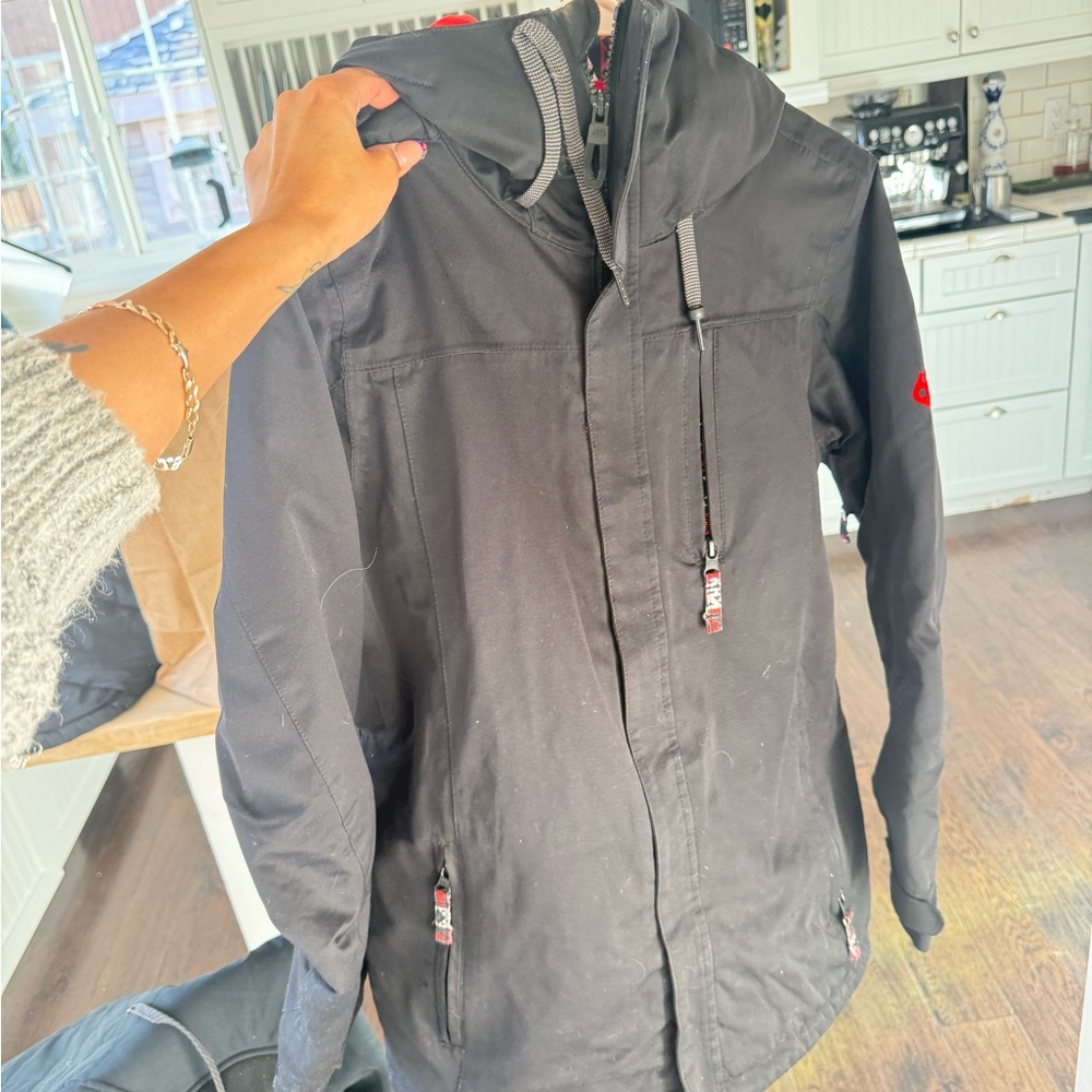 686 women’s snow jacket size small